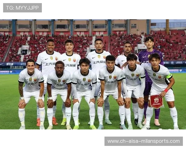 中超联赛新星崭露头角青训球员首次亮相闪耀绿茵赢得广泛关注