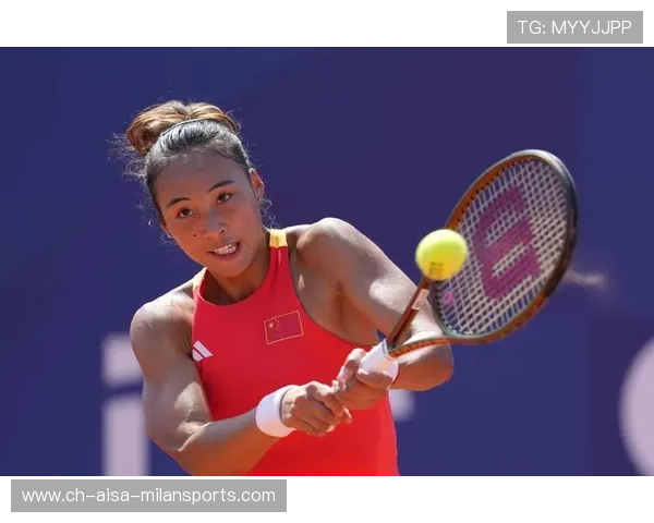 网球强势回球把对手逼到角落决定比赛