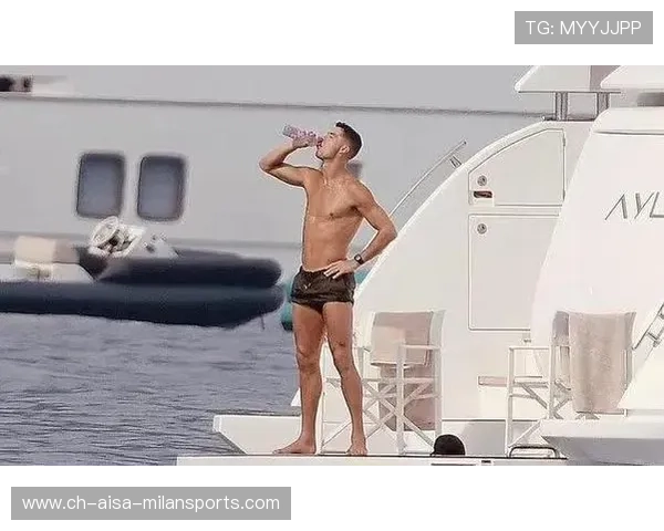 C罗与豪门球员共用私人游艇，豪华生活曝光