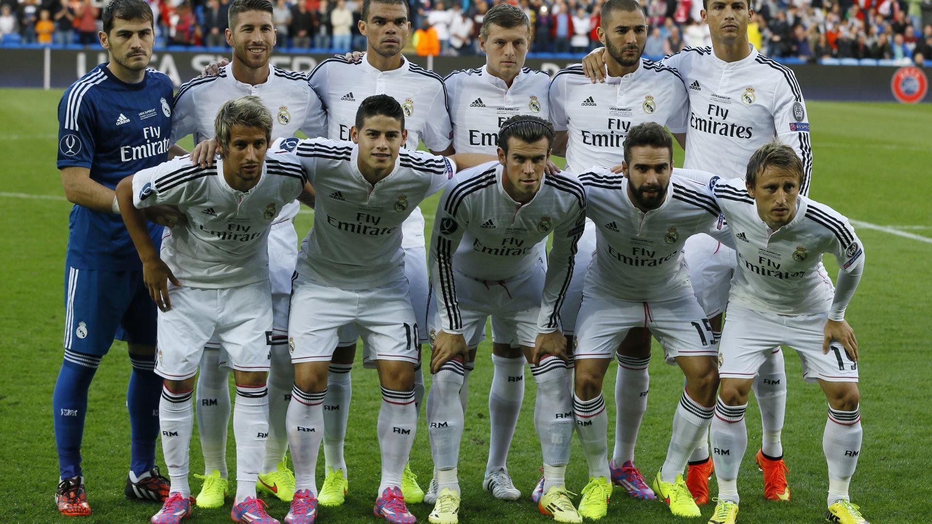 皇家贝蒂斯控球持续拉扯防守空间，皇家贝蒂斯主帅